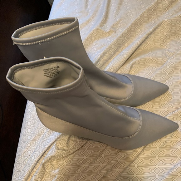 NWOT Nine West's booties. - Picture 2 of 8